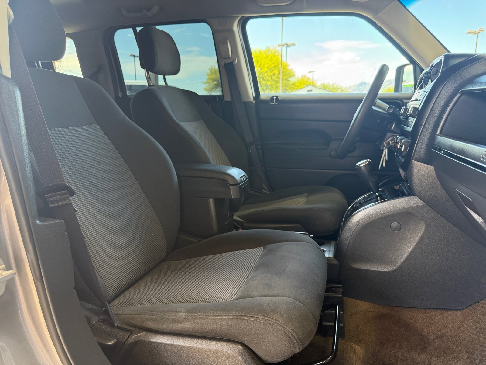 Used 2017 Jeep Patriot Sport FWD image 29
