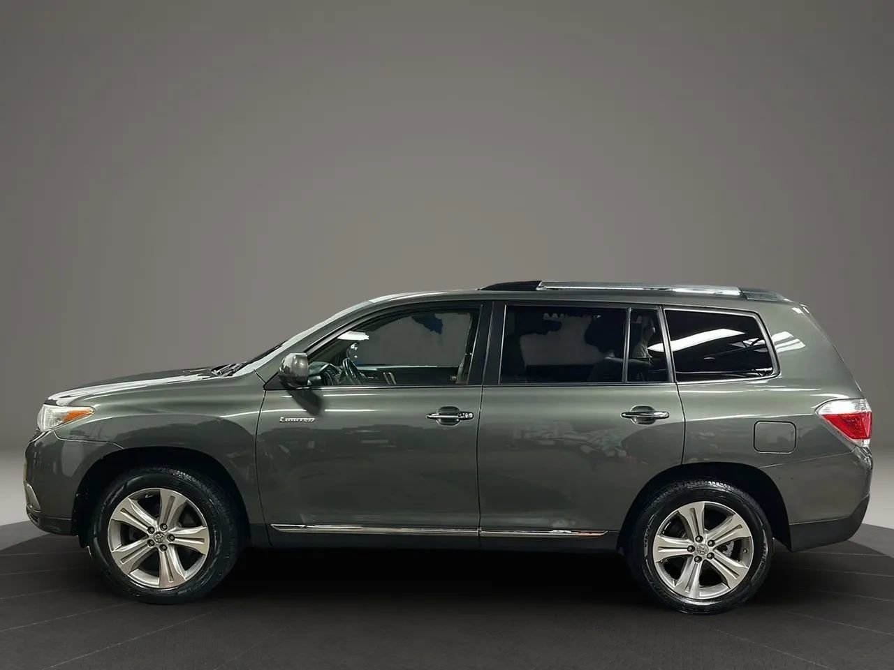 Used 2013 Toyota Highlander Limited image 2