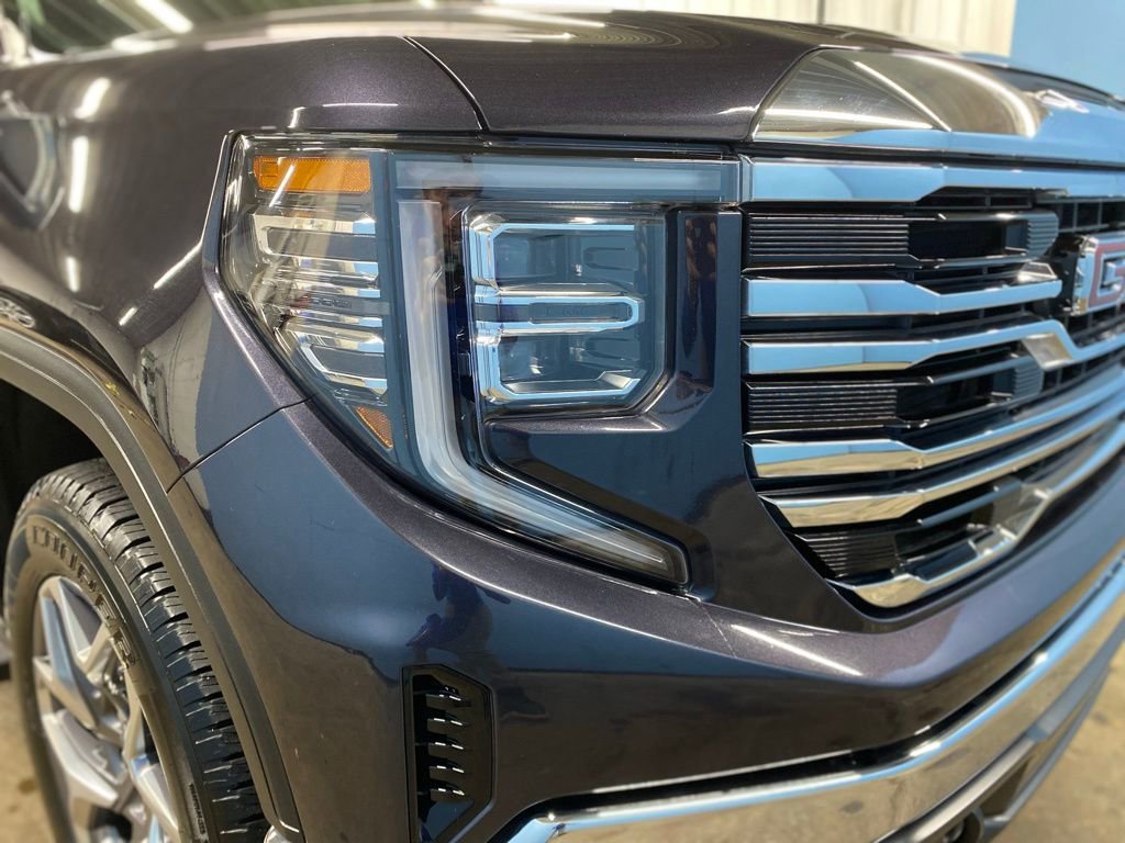 Used 2022 GMC Sierra 1500 SLT w/ SLT Convenience Package AWD/4WD image 2
