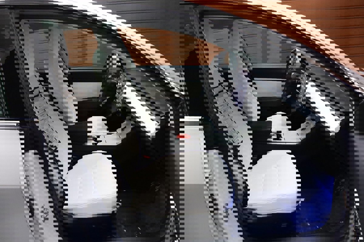 Used 2020 Tesla Model 3 Performance image 8