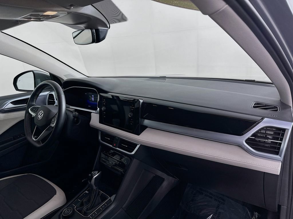 Used 2025 Volkswagen Taos SE image 36