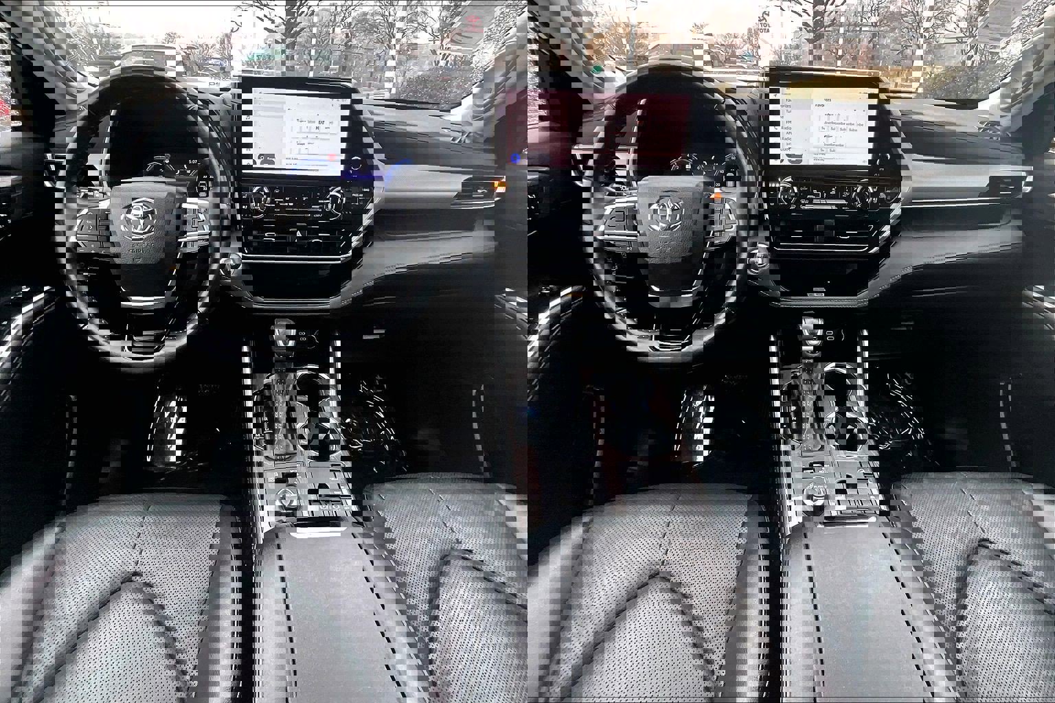 Used 2023 Toyota Highlander Platinum image 14