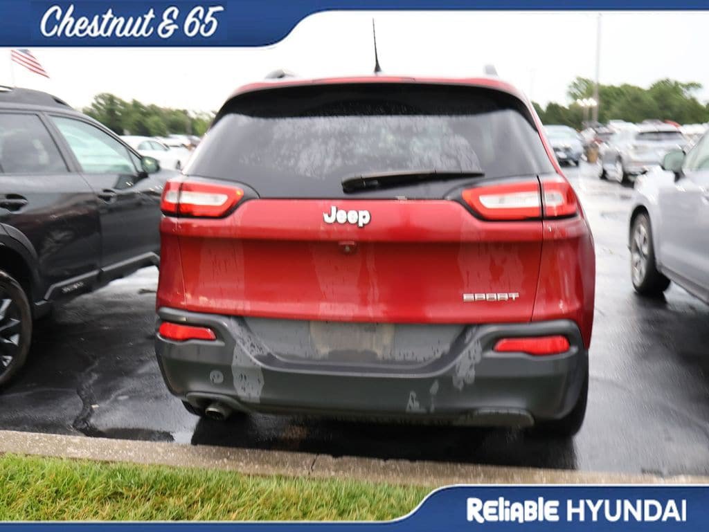 Used 2016 Jeep Cherokee Sport FWD image 19