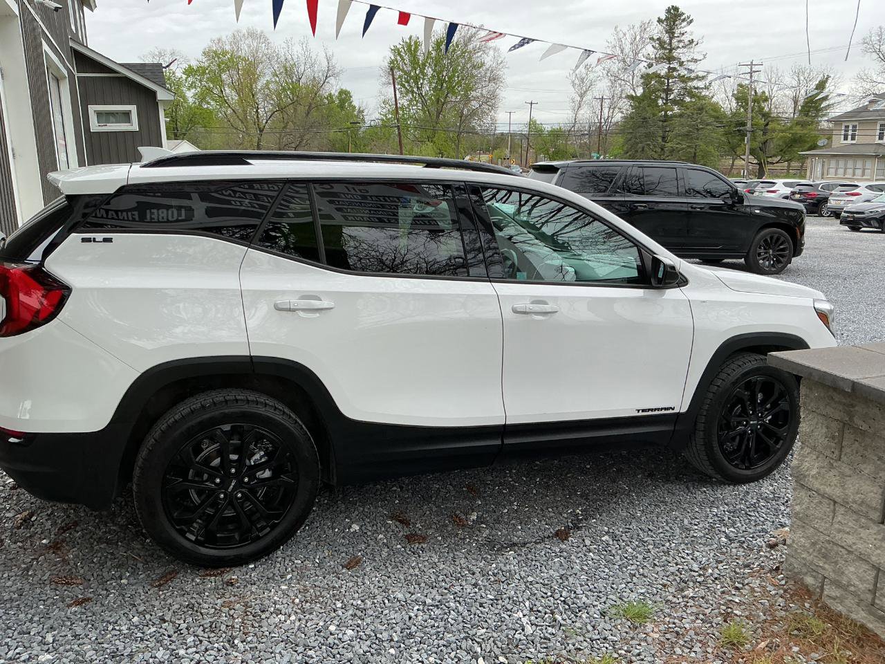 Used 2020 GMC Terrain SLE w/ Driver Convenience Package FWD image 4