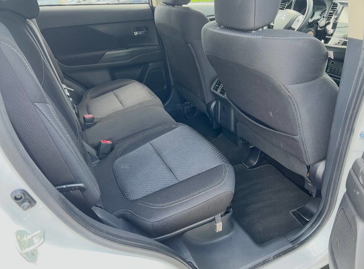 Used 2020 Mitsubishi Outlander ES AWD/4WD image 10