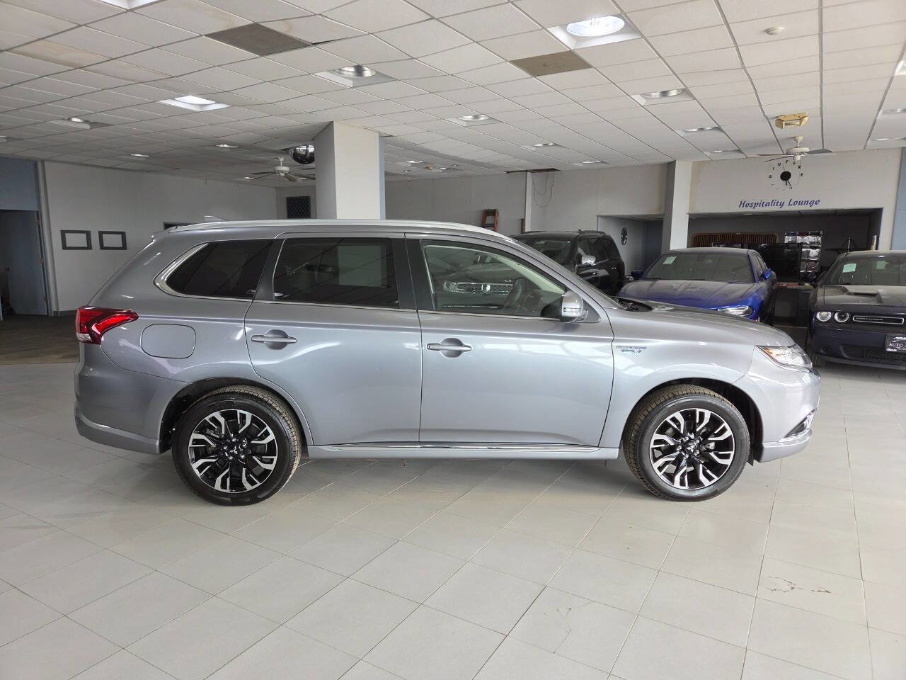 Used 2018 Mitsubishi Outlander SEL image 8