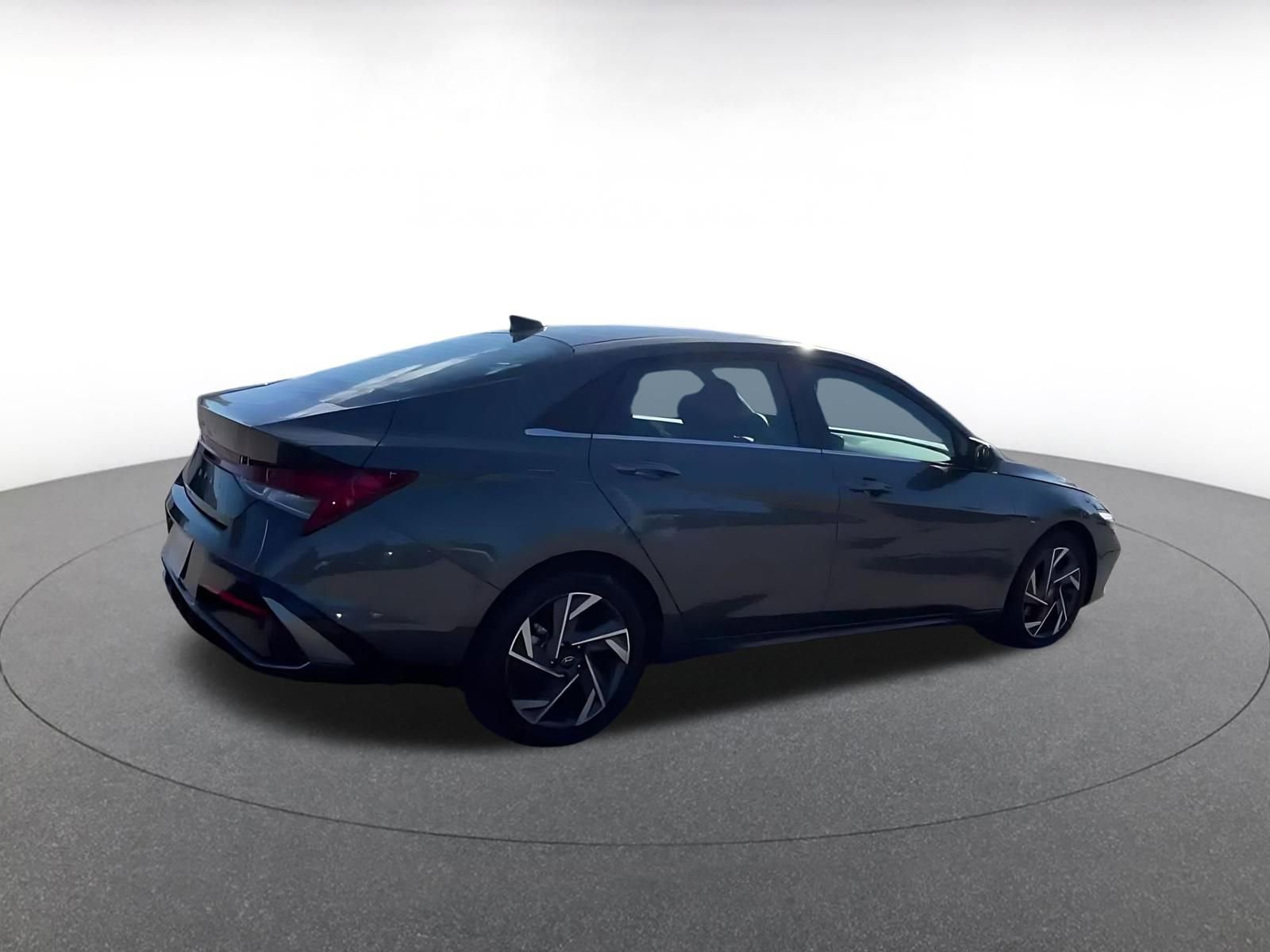 Used 2025 Hyundai Elantra SEL image 15