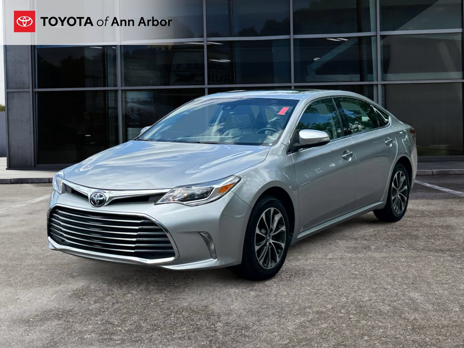 Used 2018 Toyota Avalon XLE Premium w/ Carpet Mat Package FWD image 9