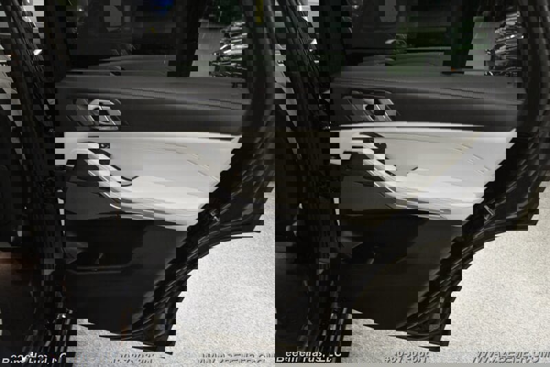 Used 2024 BMW X5 xDrive40i w/ M Sport Package image 39