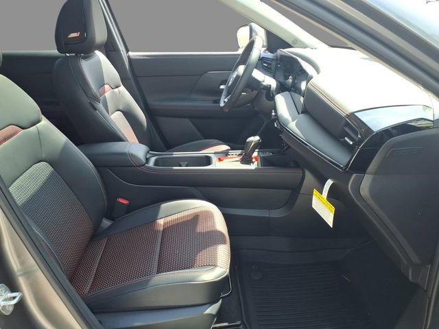 Used 2025 Nissan Kicks SR w/ SR Premium Package AWD/4WD image 13