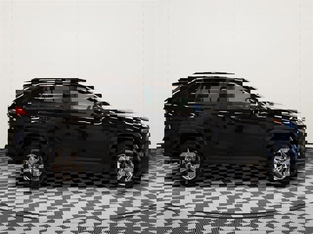 Used 2025 Toyota RAV4 XLE w/ Convenience Package image 2