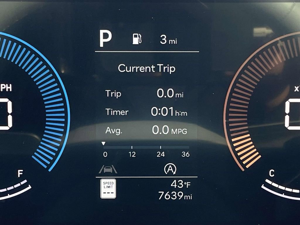 Certified 2025 Hyundai Santa Fe SEL image 16