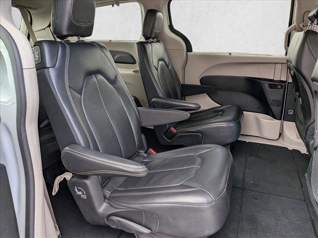 Used 2022 Chrysler Pacifica Touring-L image 21