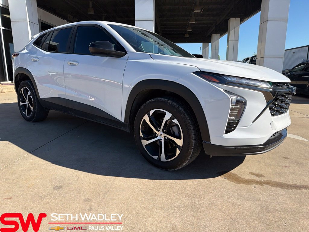 Used 2024 Chevrolet Trax RS FWD image 1