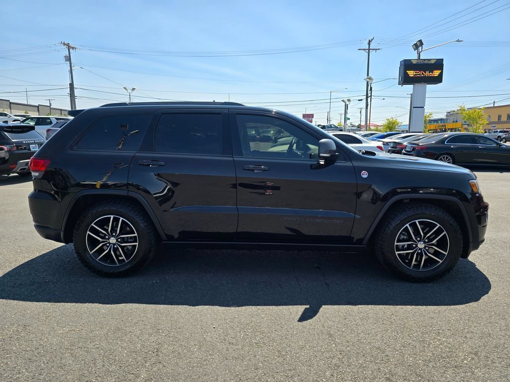 Used 2017 Jeep Grand Cherokee Trailhawk w/ Trailhawk Luxury Group AWD/4WD image 5