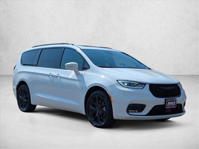 Used 2022 Chrysler Pacifica Limited w/ S Appearance Package AWD/4WD image 3