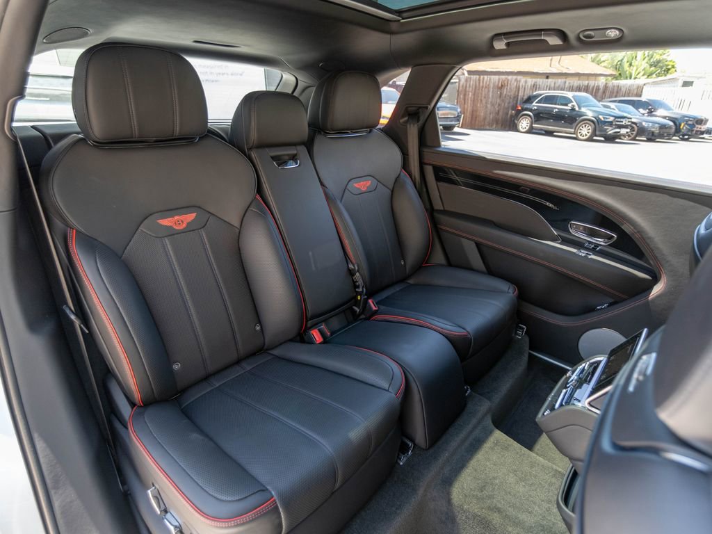 Used 2023 Bentley Bentayga Extended Wheelbase AWD/4WD image 27