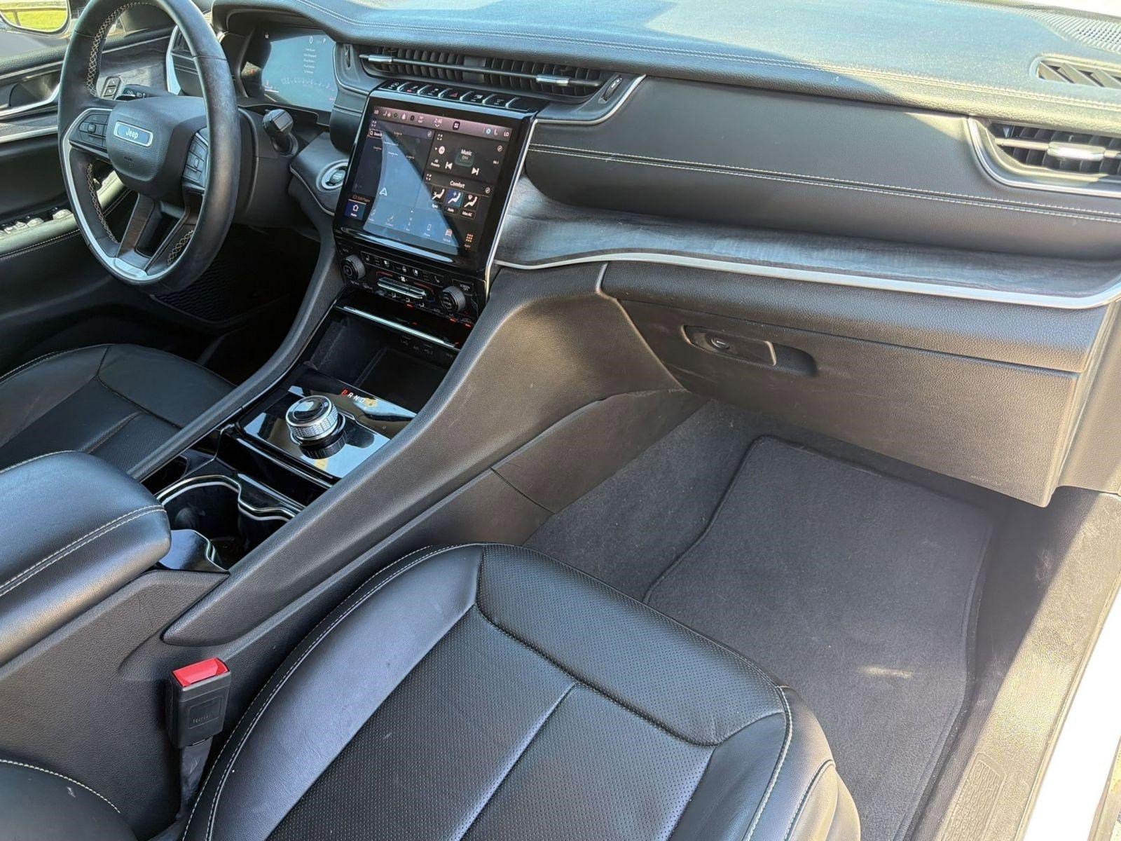 Used 2022 Jeep Grand Cherokee L Limited w/ Luxury Tech Group II image 28