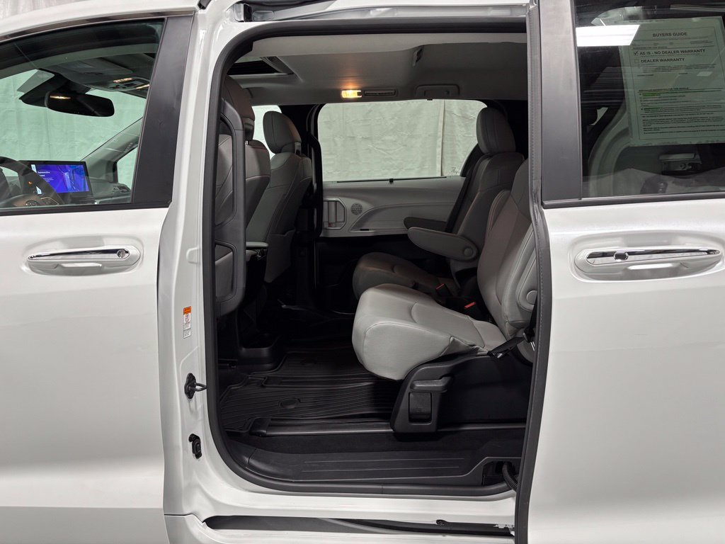 Used 2026 Toyota Sienna XLE AWD/4WD image 45
