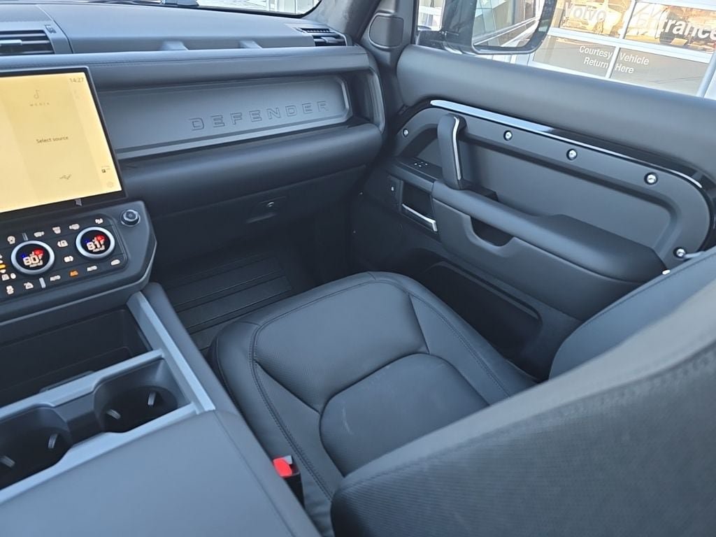 New 2026 Land Rover Defender 110 V8 AWD/4WD image 21