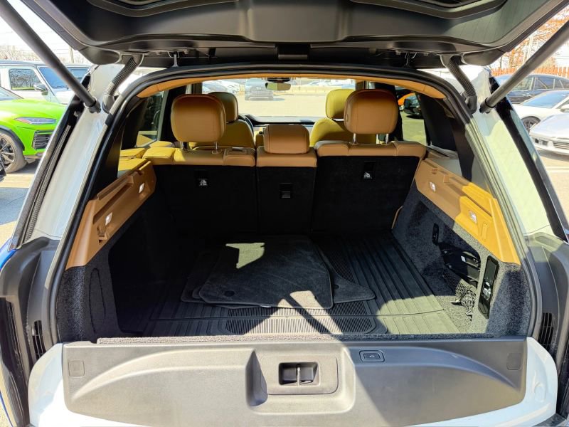 Used 2023 Land Rover Range Rover SE image 33