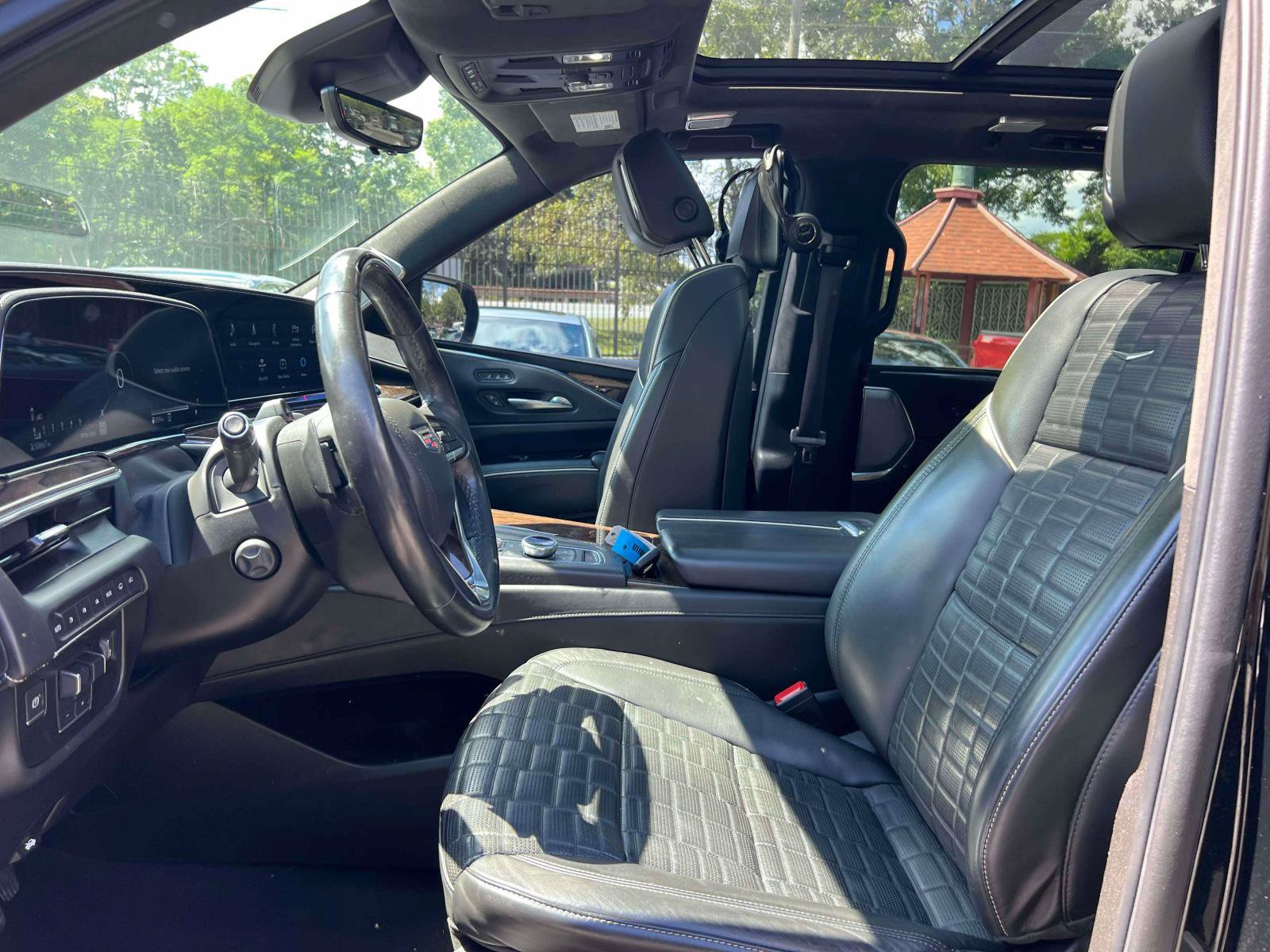 Used 2021 Cadillac Escalade ESV Sport Platinum w/ LPO, ONYX Package AWD/4WD image 12