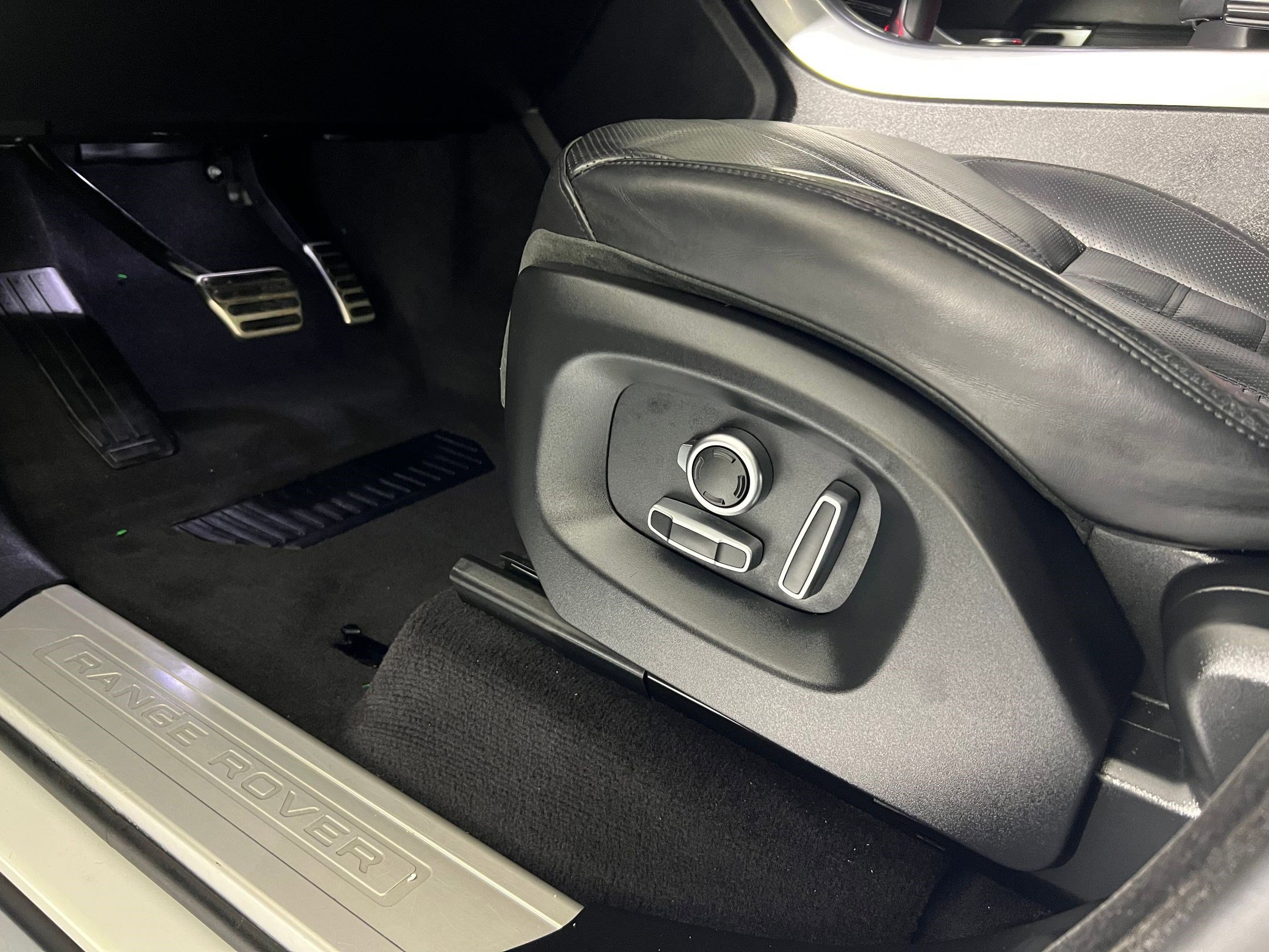 Used 2017 Land Rover Range Rover Sport HSE Dynamic image 13