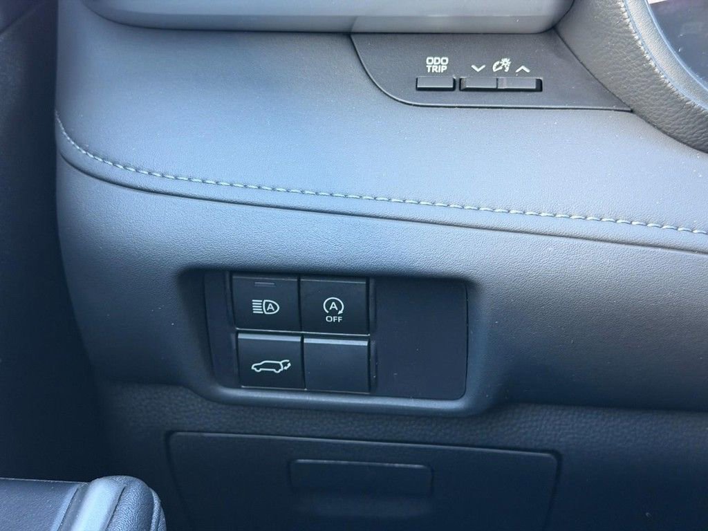 Used 2023 Toyota Highlander LE image 19