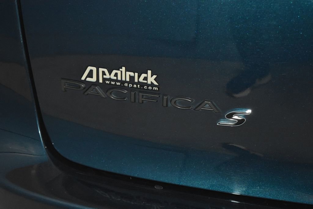Used 2025 Chrysler Pacifica Limited image 30