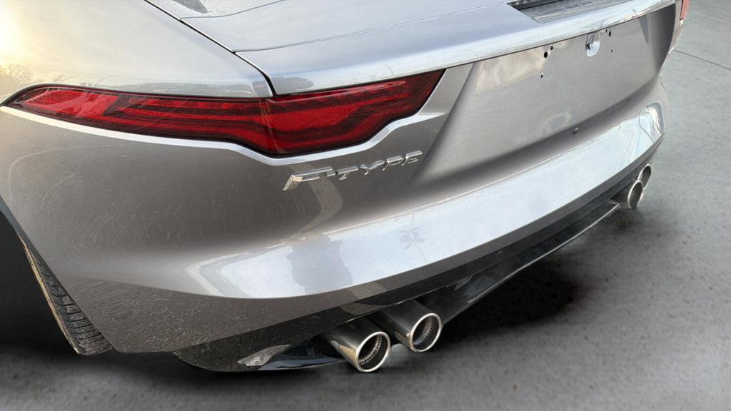 Used 2022 Jaguar F-TYPE Convertible RWD image 17