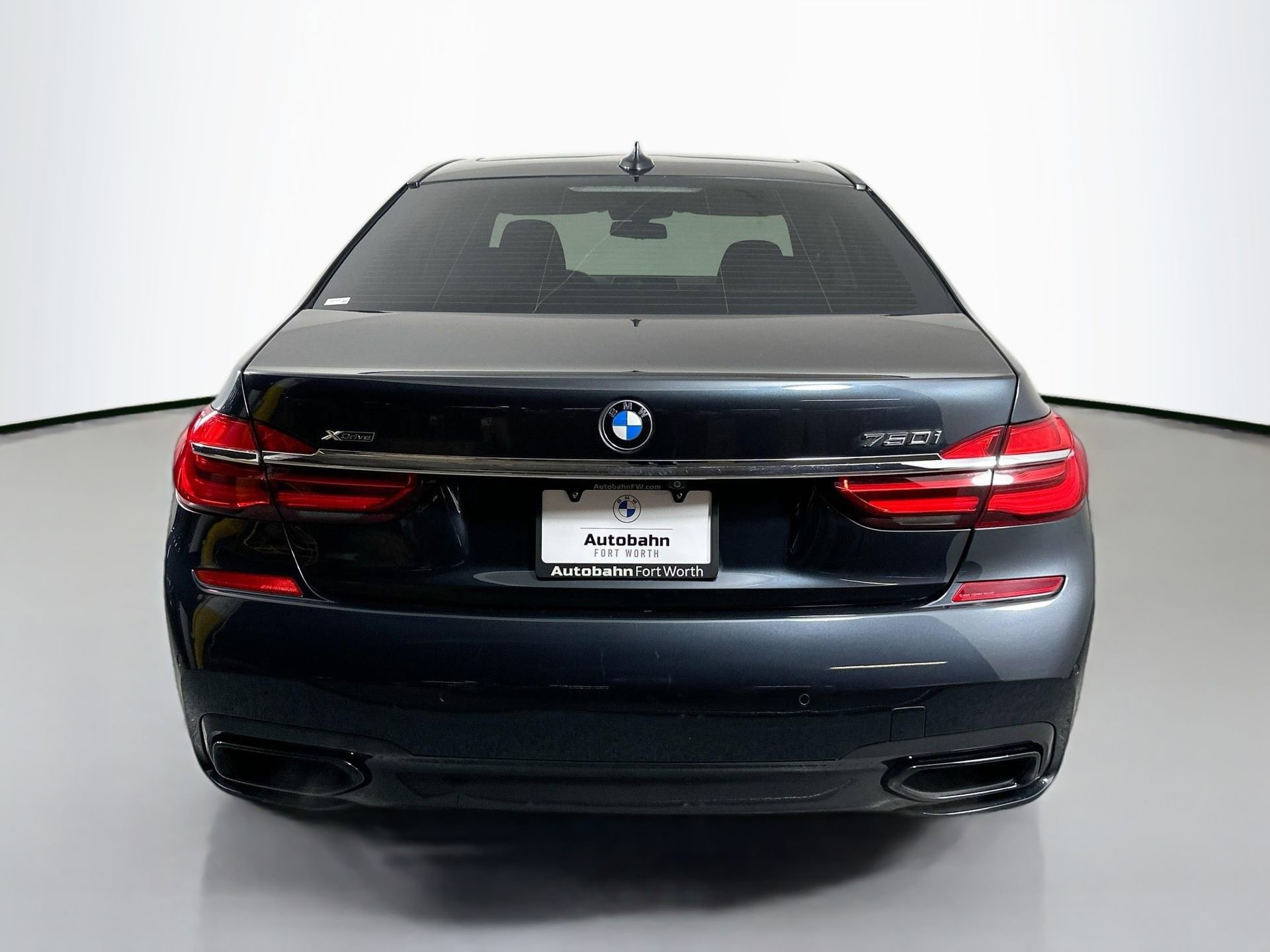 Used 2019 BMW 750i xDrive w/ Executive Package image 7