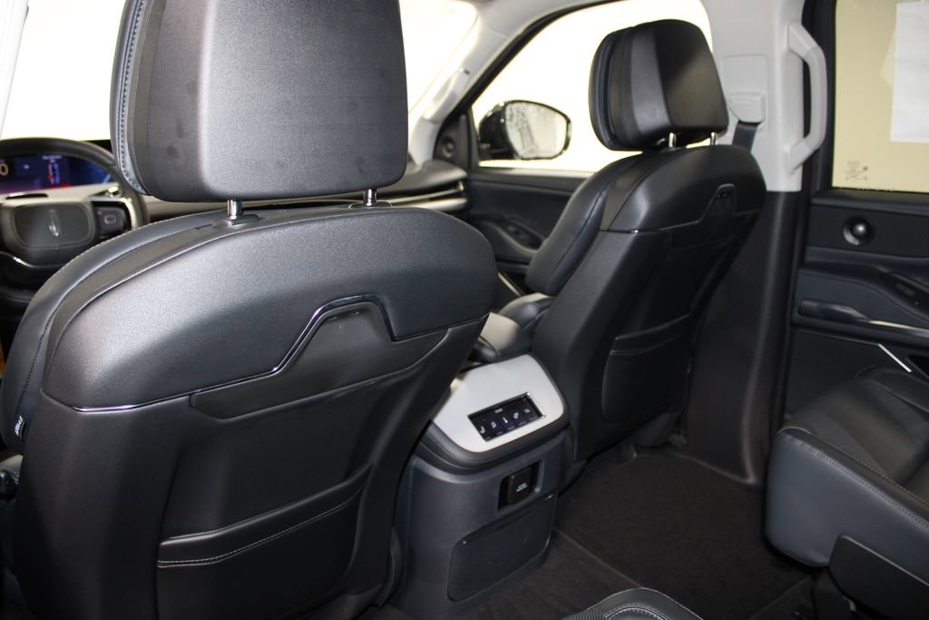 New 2026 Lincoln Navigator L Premier AWD/4WD image 28