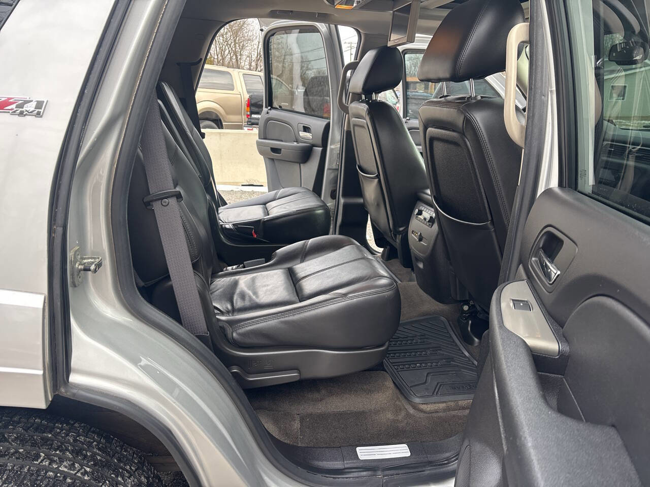 Used 2010 Chevrolet Tahoe LT w/ Luxury Package image 28