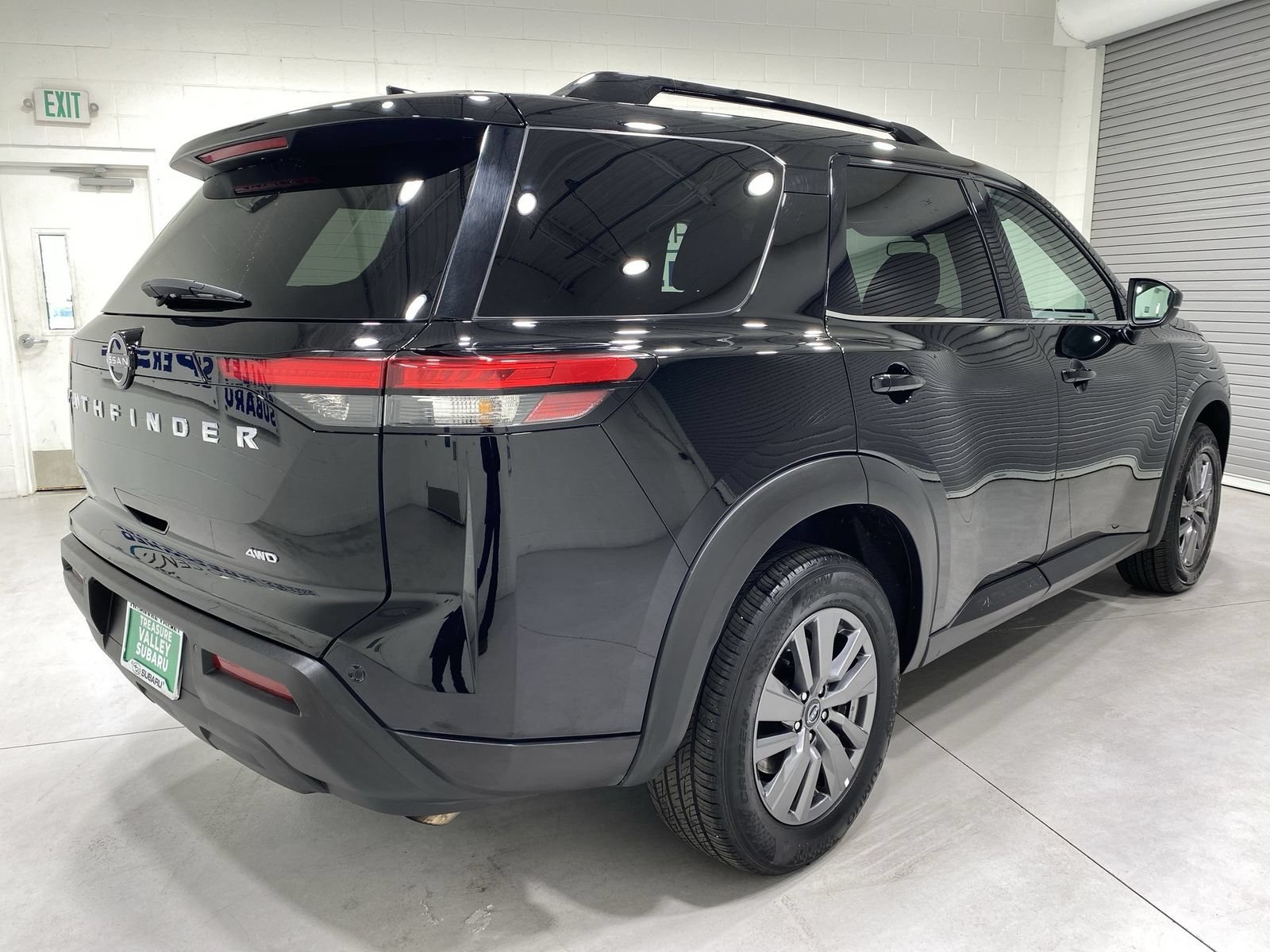 Used 2025 Nissan Pathfinder SV AWD/4WD image 8