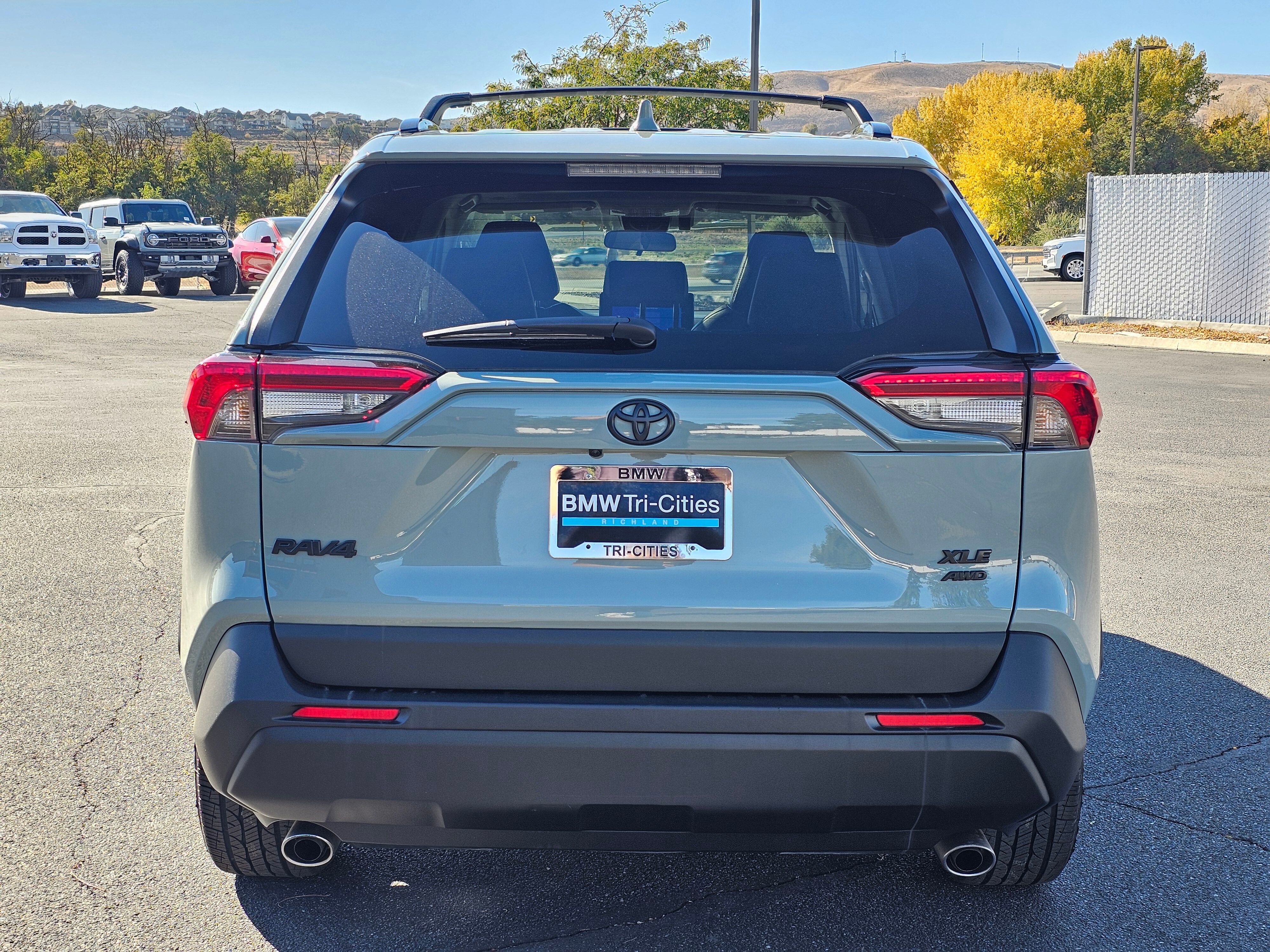 Used 2023 Toyota RAV4 XLE Premium image 5