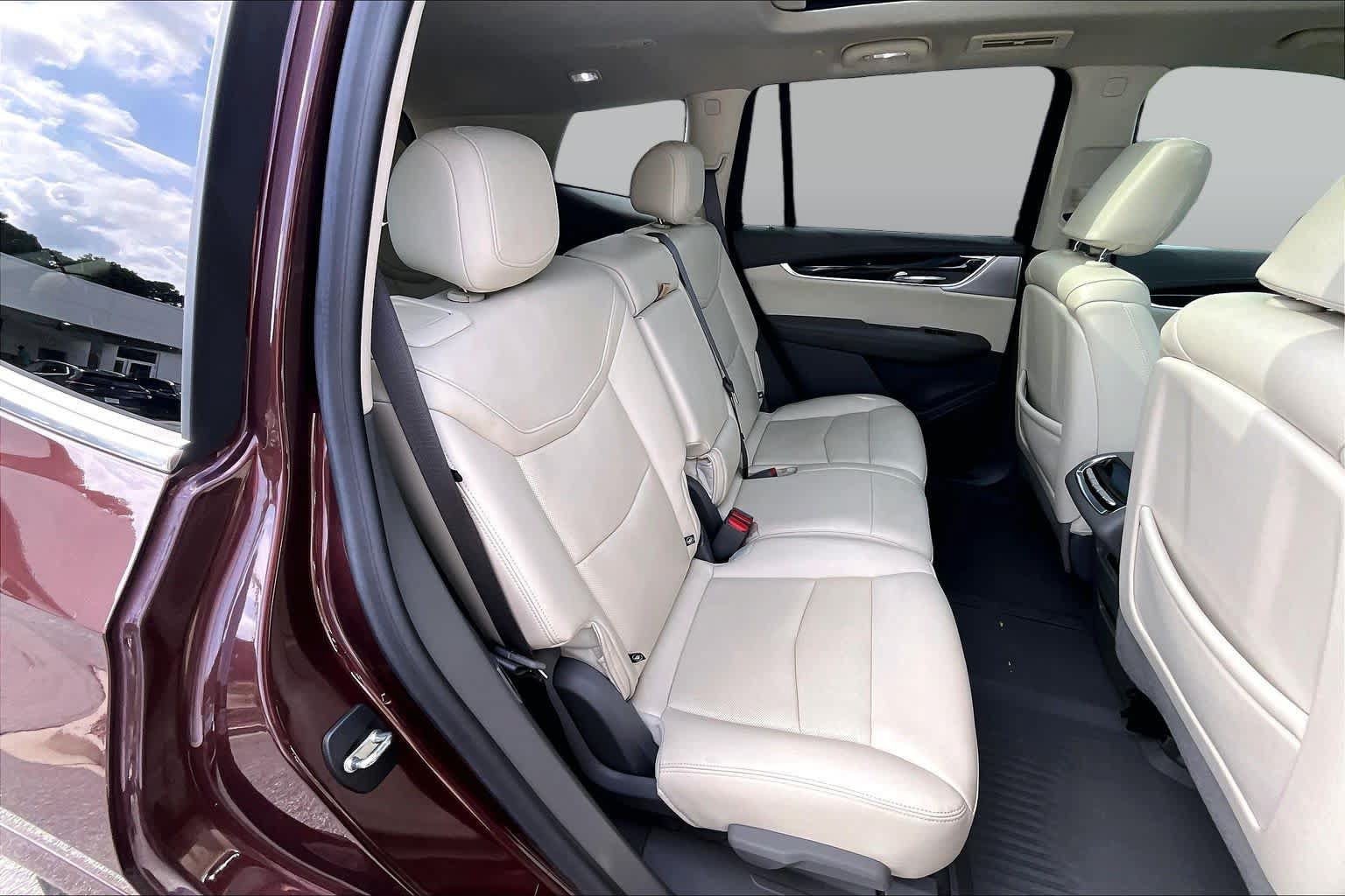 Used 2022 Cadillac XT6 Premium Luxury w/ Technology Package FWD image 20