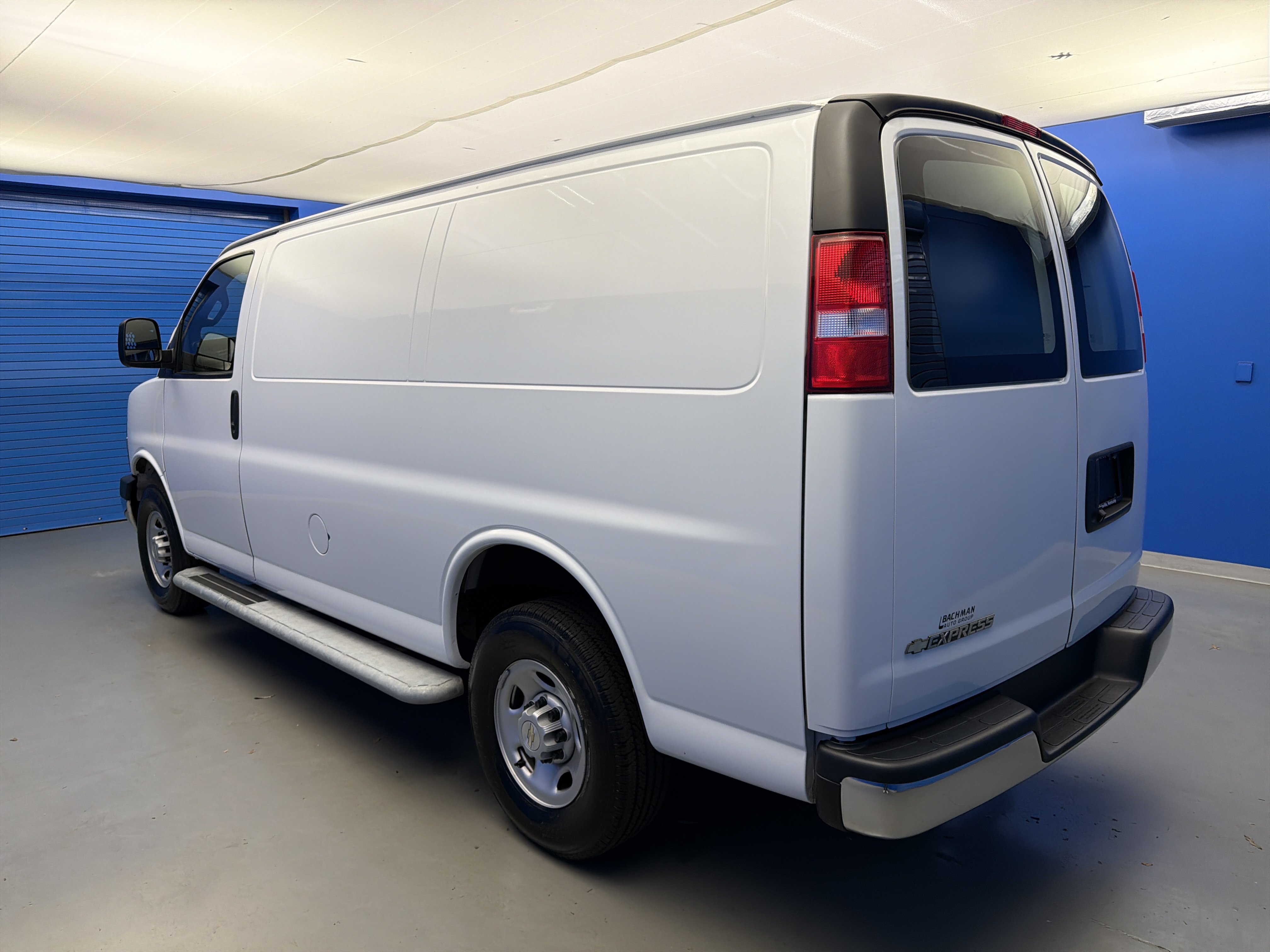 Used 2024 Chevrolet Express 2500 w/ Driver Convenience Package RWD image 5