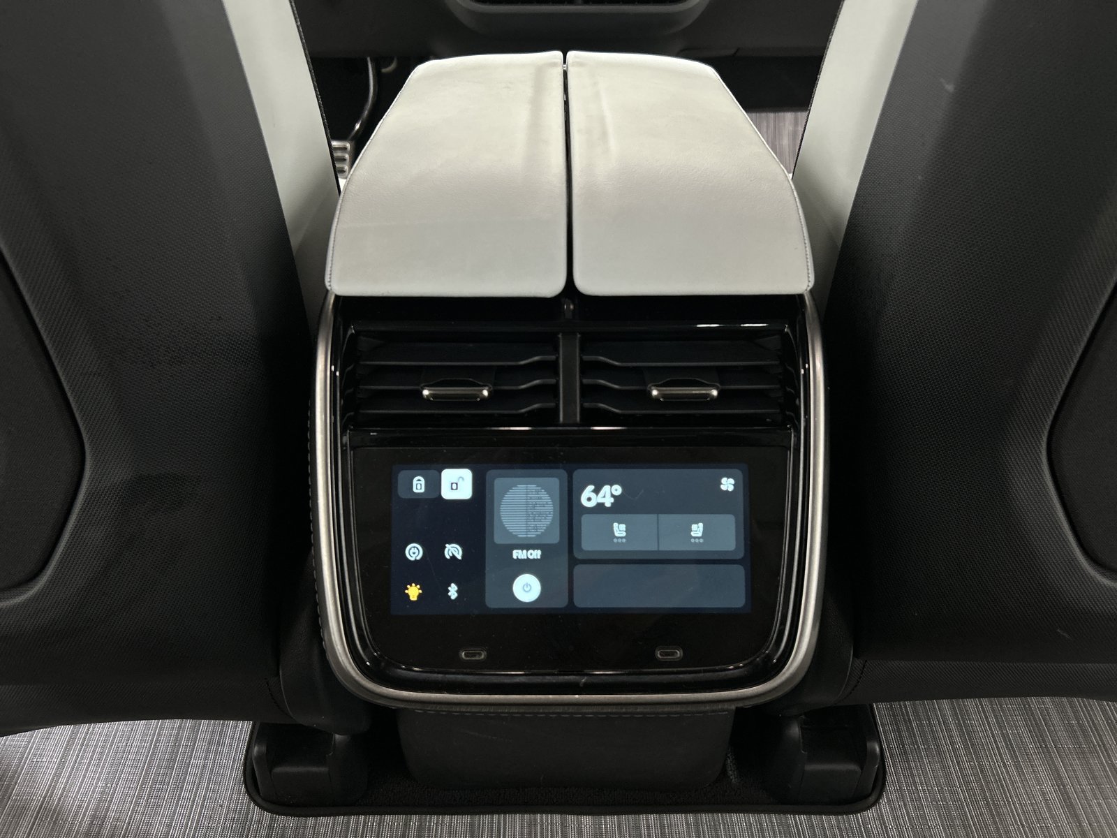 Used 2024 Rivian R1S Adventure AWD/4WD image 30