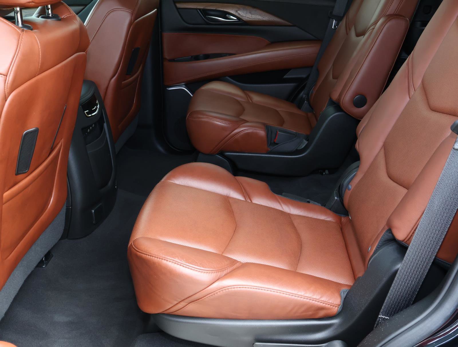 Used 2020 Cadillac Escalade Premium Luxury w/ Escalade Sport Edition RWD image 21