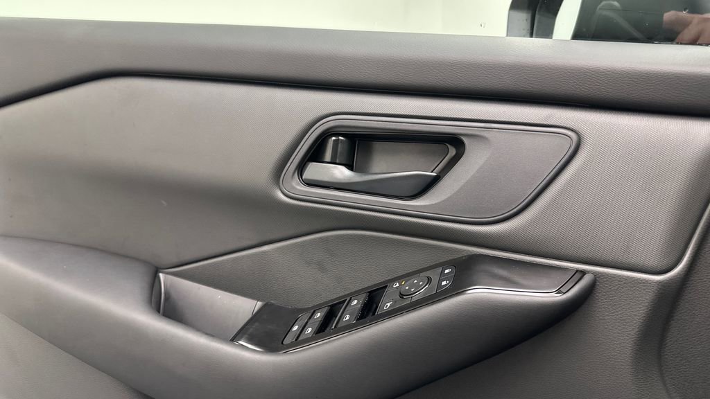 New 2026 Nissan Rogue S image 15