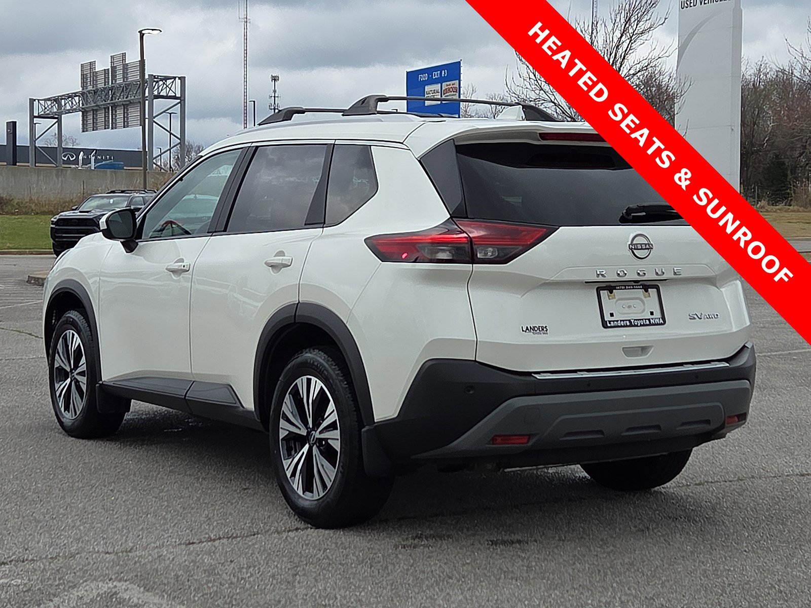 Used 2023 Nissan Rogue SV w/ SV Premium B Package image 4