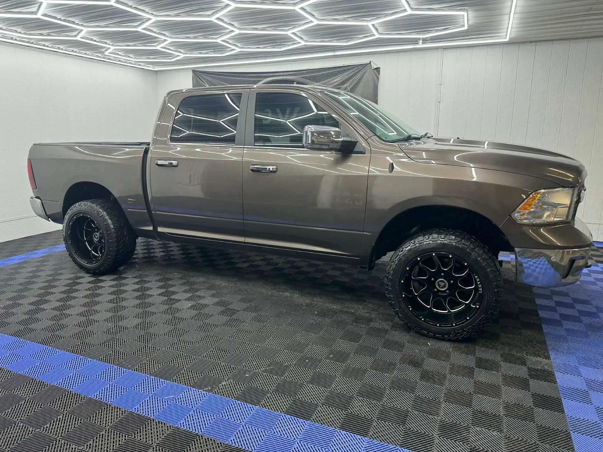 Used 2018 RAM 1500 Lone Star image 2