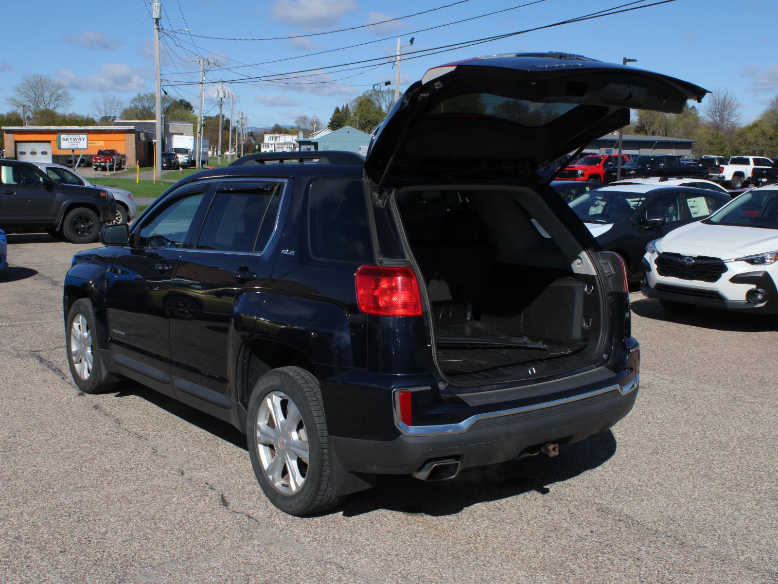 Used 2017 GMC Terrain SLE w/ Convenience Package AWD/4WD image 7