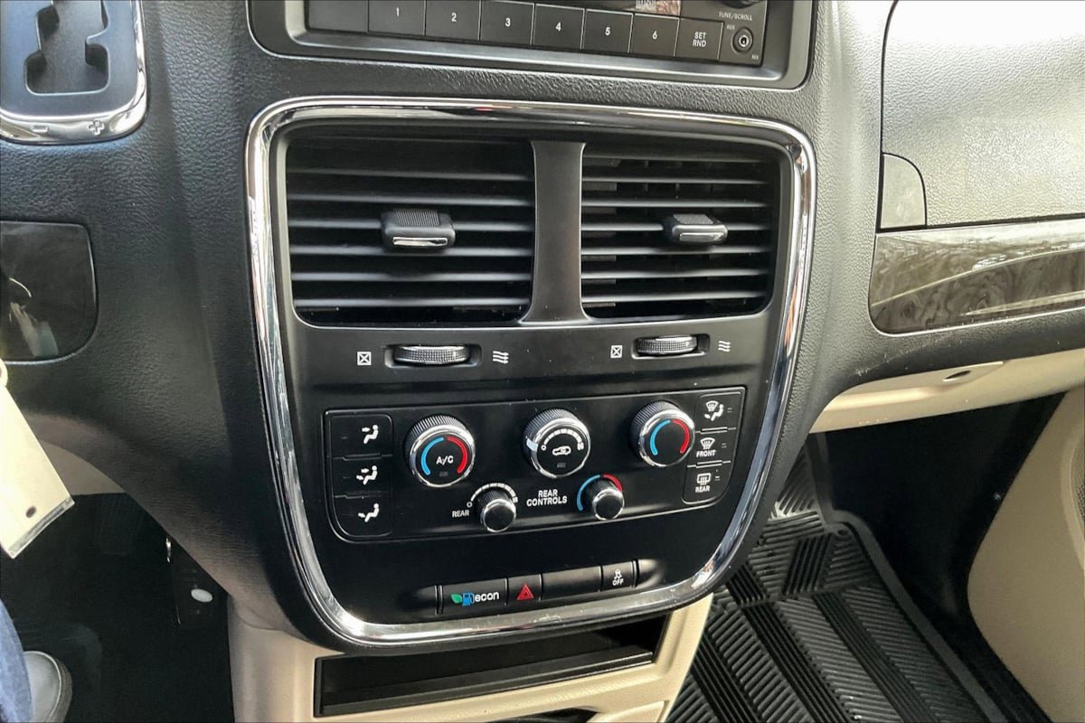 Used 2014 Dodge Grand Caravan SE w/ Quick Order Package 29E SE FWD image 15