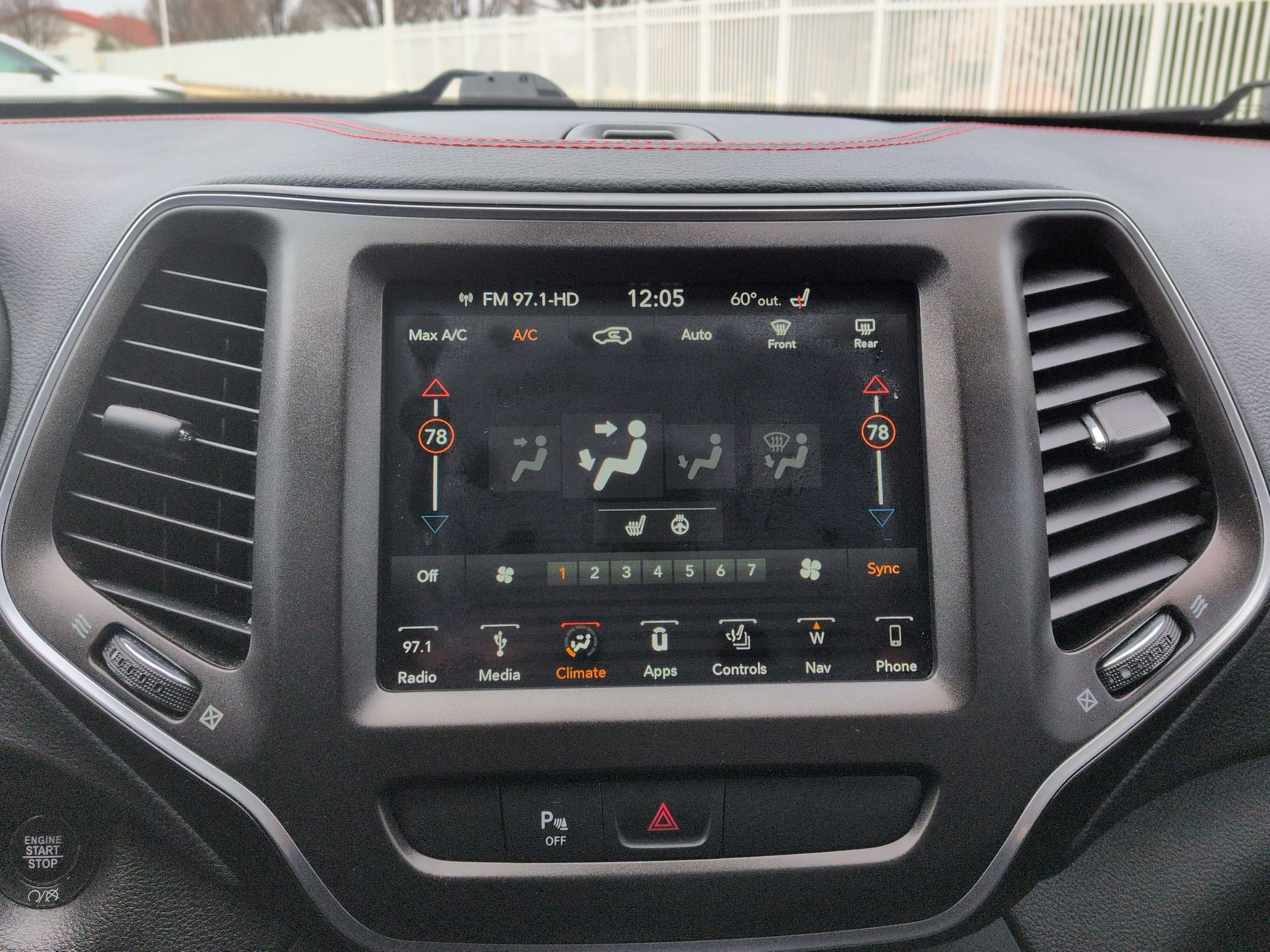 Used 2019 Jeep Cherokee Trailhawk w/ Comfort/Convenience Group image 17