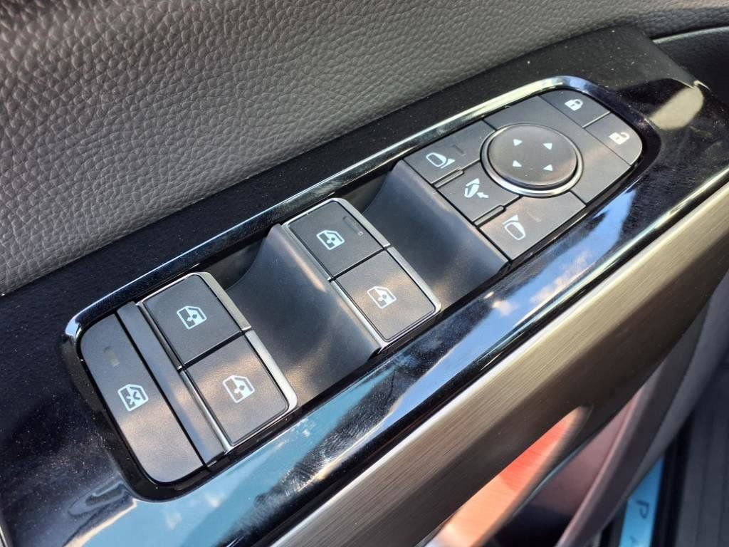 New 2025 Nissan Pathfinder Platinum w/ Black Appearance Package image 22