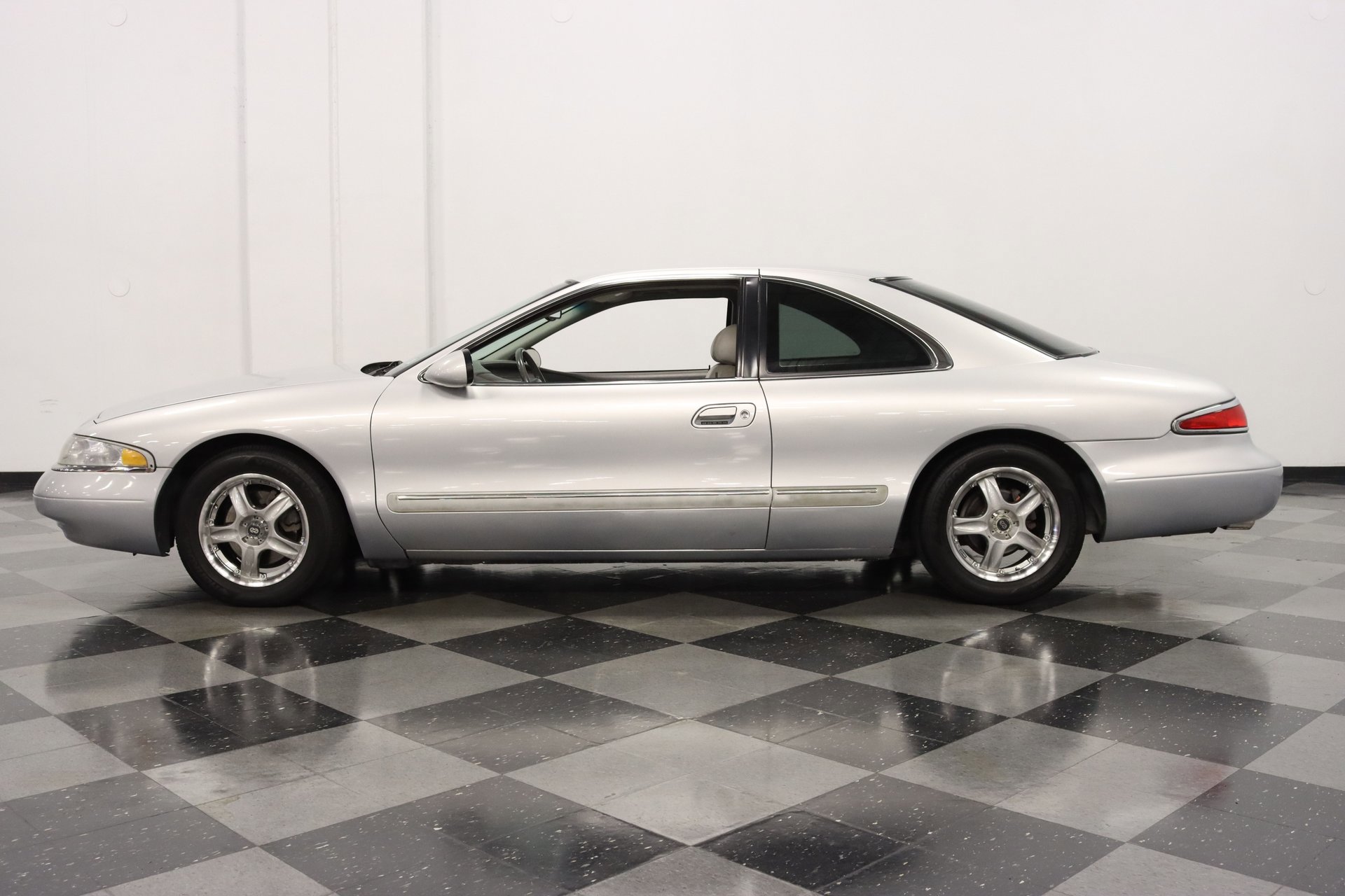 Used 1998 Lincoln Mark VIII RWD image 8