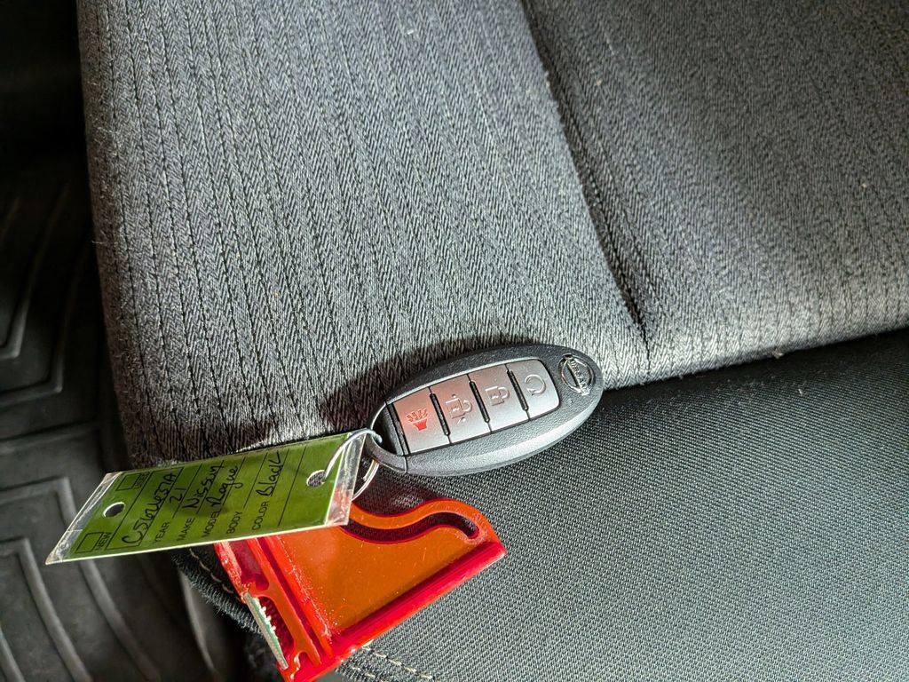 Used 2021 Nissan Rogue SV image 32