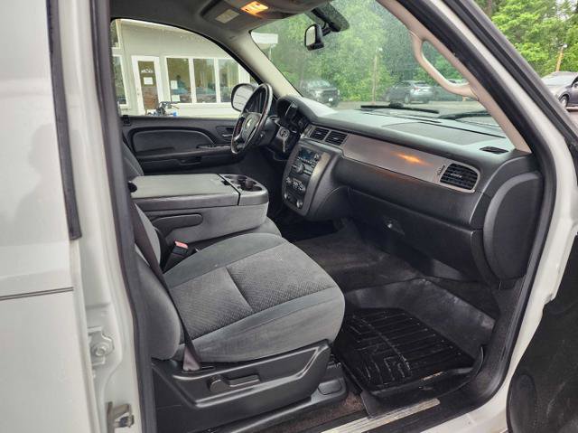 Used 2008 Chevrolet Suburban 2500 LS w/ Skid Plate Package AWD/4WD image 20