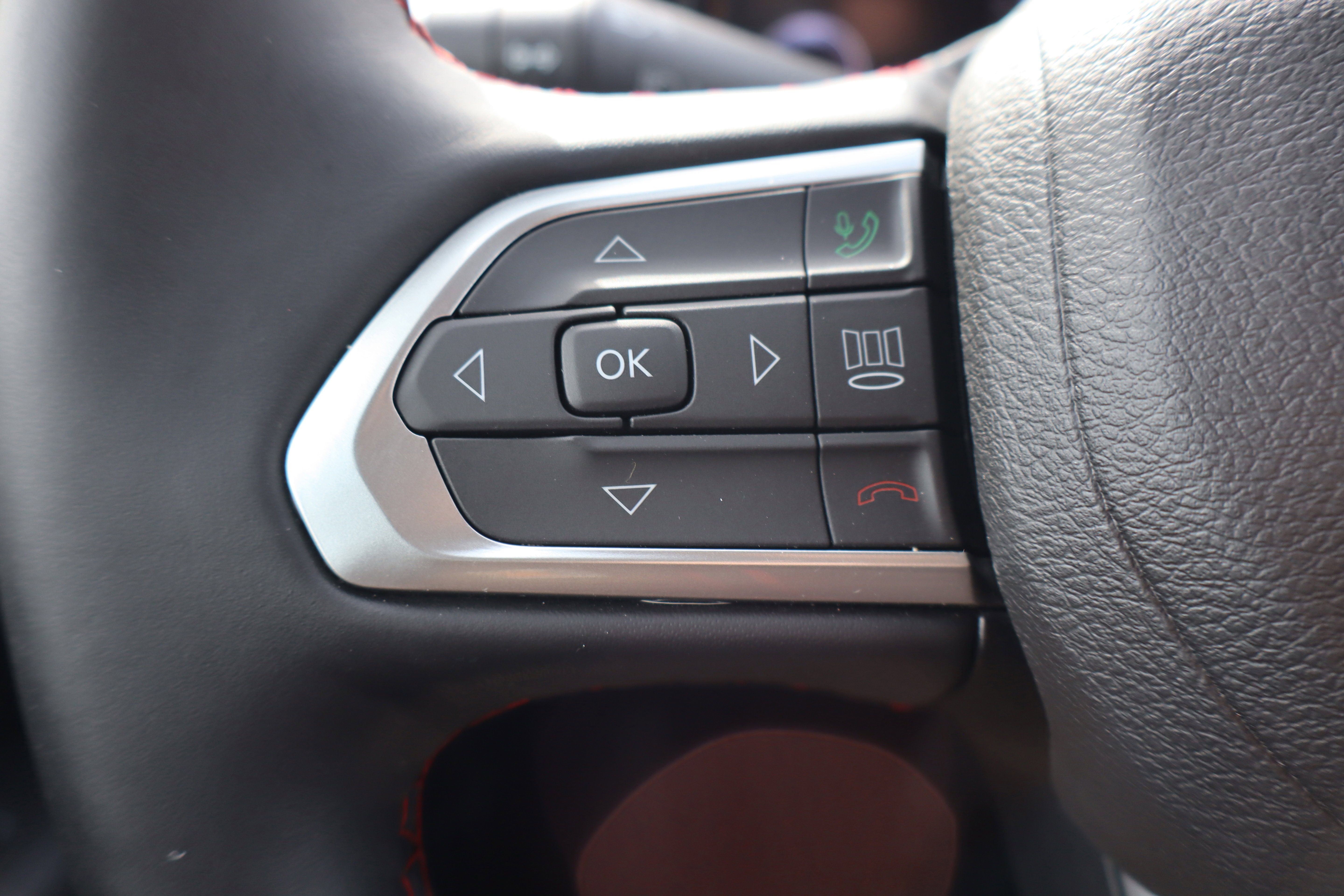 Used 2022 Jeep Compass Trailhawk w/ Trailhawk Elite Group image 16